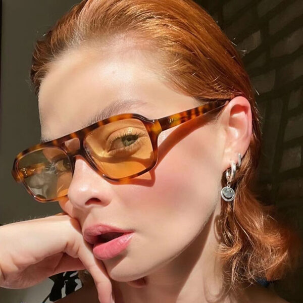 2025 New Arrival Top Seller Trending  Fashionable Sun Glasses Custom Logo  Vintage Square UV400 Fashion Sunglasses Women